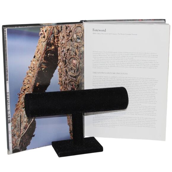 The Collection of the Kyoto Costume Institute Fashion History Book - Picture 5 of 10